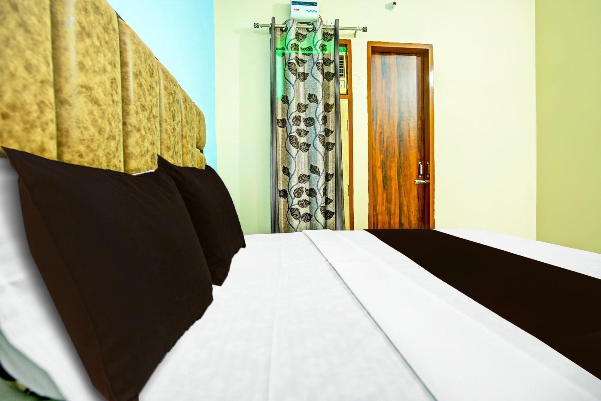 Super Hotel O Sirsa Hotel & Guest House Exterior foto